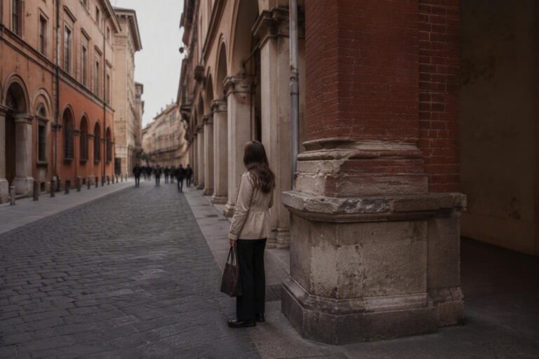 Sicurezza a Bologna: consigli per stazioni, portici e aree affollate