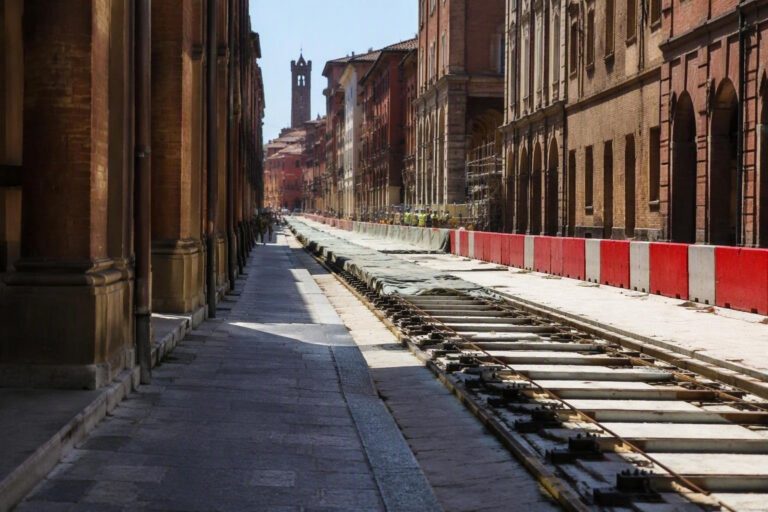 Tram di Bologna: linea rossa completata e lavori in corso per la linea verde