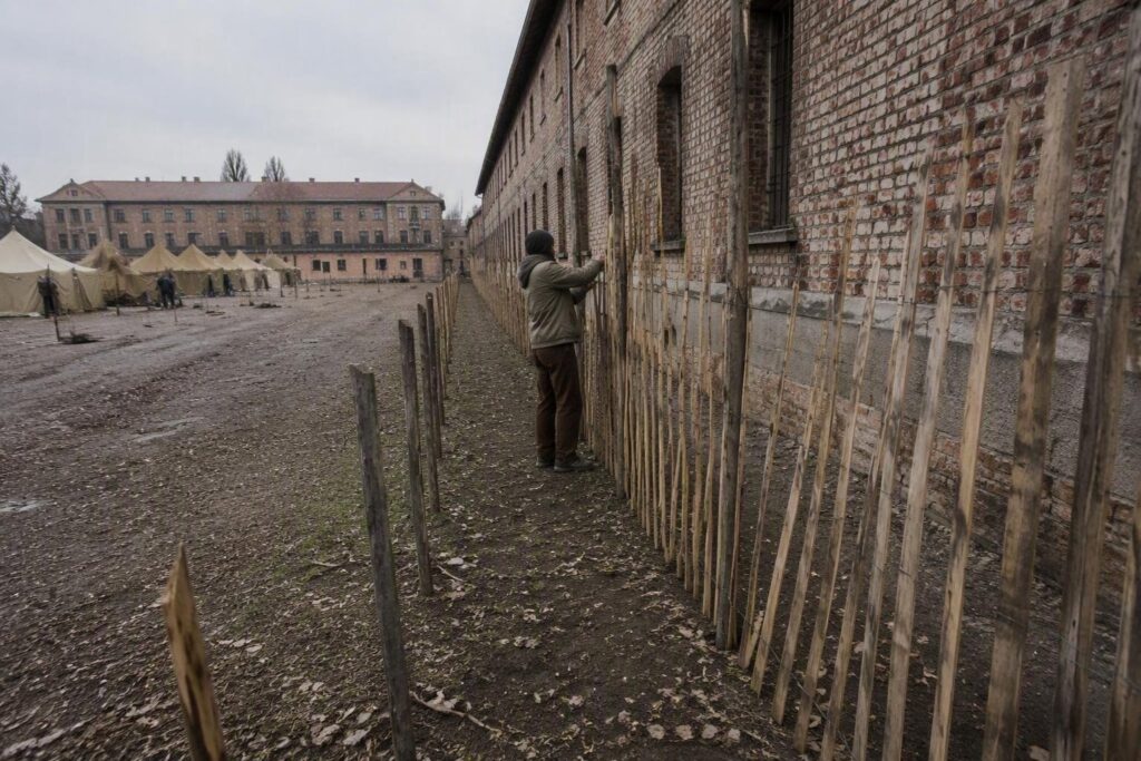 Ex Caserma Sani occupata: Resistenze Spaziali difendono il bosco urbano