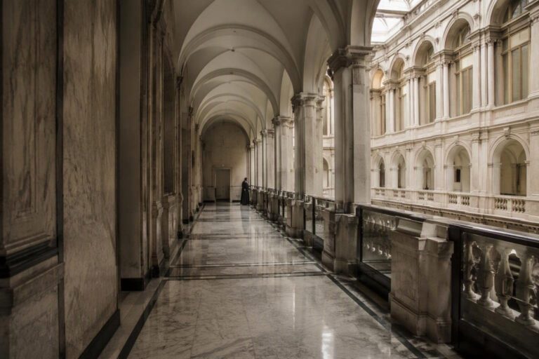 Jelenic espulso dal tribunale di Bologna per violenza in aula