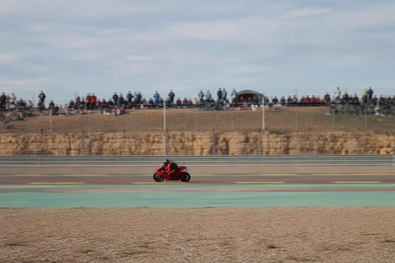 Marc Marquez vince sprint e gara ad Aragon, supera Ogura e Bezzecchi