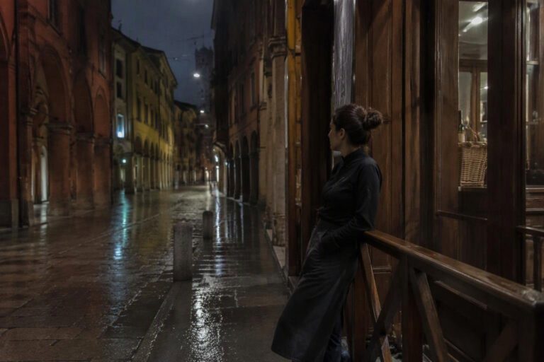 Notte bolognese in crisi: i commercianti lamentano il vuoto dopo mezzanotte