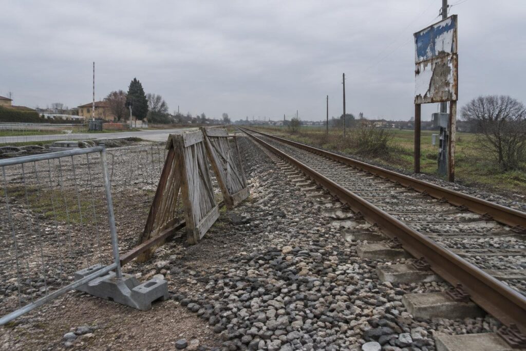 Denuncia per giovani che hanno bloccato i binari ferroviari a Budrio