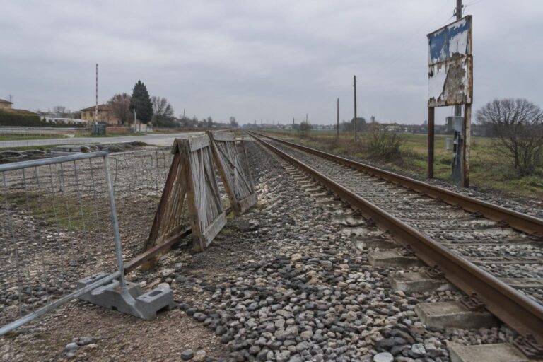 Denuncia per giovani che hanno bloccato i binari ferroviari a Budrio