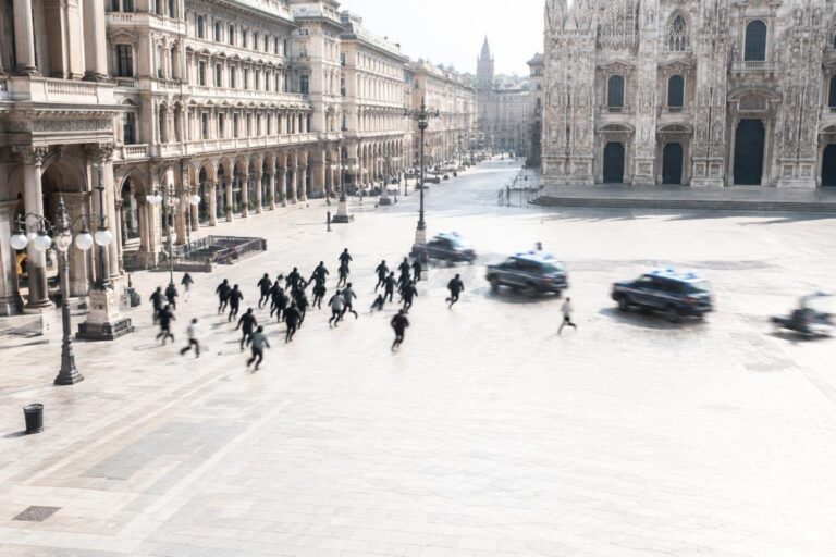 Guerriglia urbana a Milano, Torino e Bologna: scontri, feriti e arresti