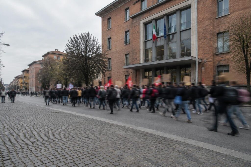 Mu Basta contesta l’apertura della struttura sanitaria al Pilastro