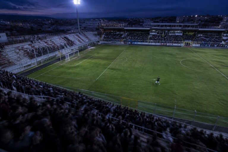 Doppietta di Prado: i Lupi vincono 2-0 e conquistano i primi tre punti