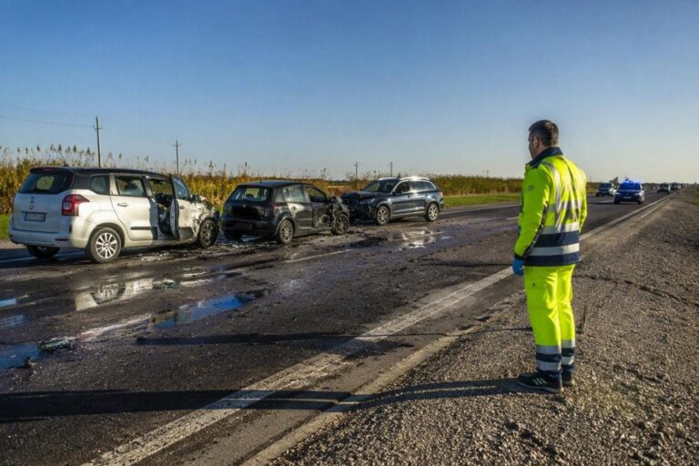 Incidente mortale a Busso: donna di 54 anni perde la vita in scontro tra tre auto