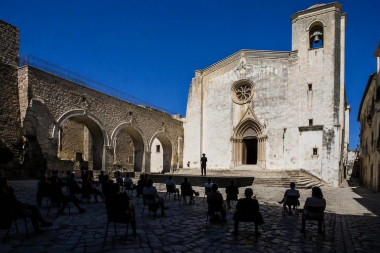 Nina Zilli a Tufara: il tour estivo fa tappa in Molise con un concerto gratuito