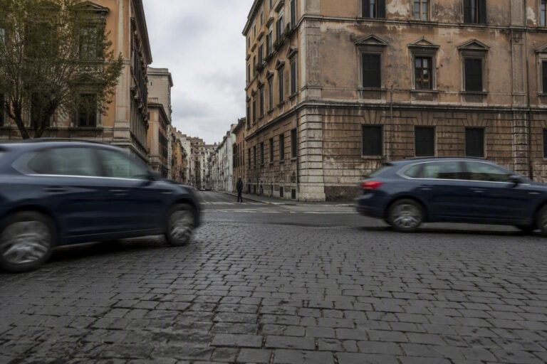 Operazioni antidroga a Roma: scoperti nascondigli e arrestati spacciatori