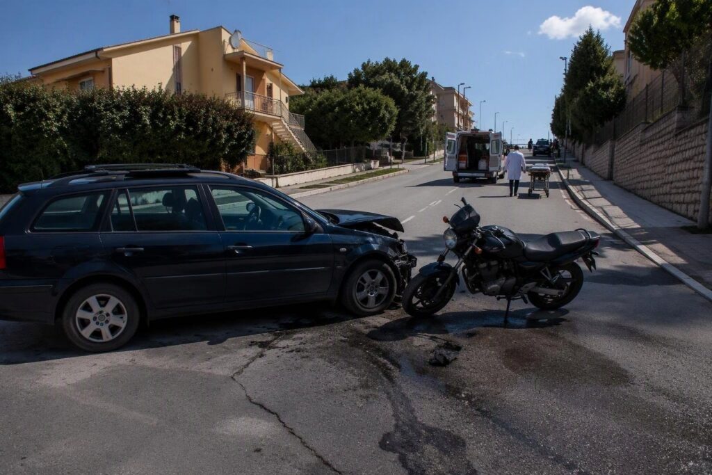 Scontro auto-moto a Colle delle Api: ferito gravemente un 23enne