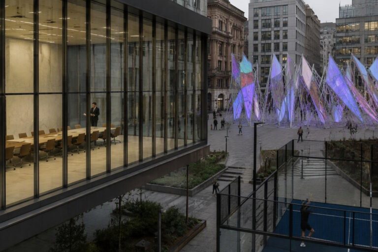 Accordi energetici, tornei di padel e arte: le news di Milano e Roma
