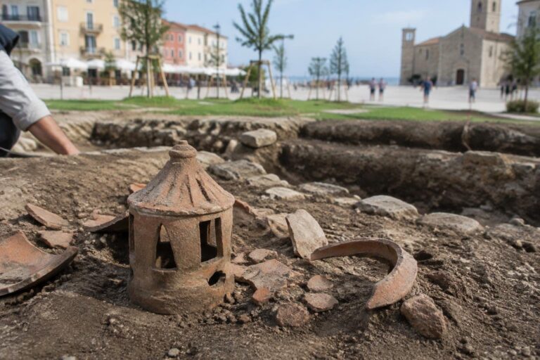 Archeologia a Termoli: ritrovati frammenti medievali nella nuova piazza