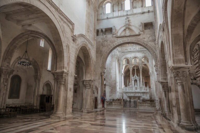 Assisi accoglie il Presidente: messaggi di pace e dialogo