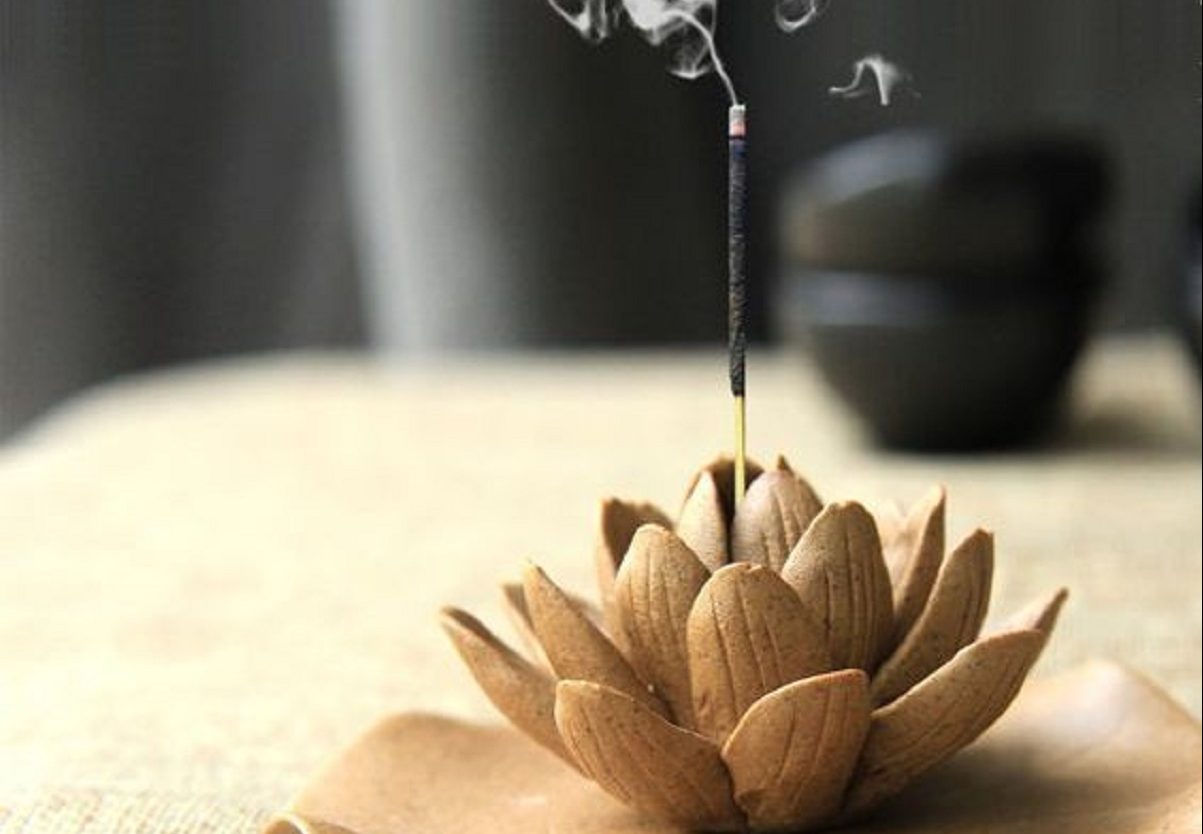 come purificare la casa con l'incenso