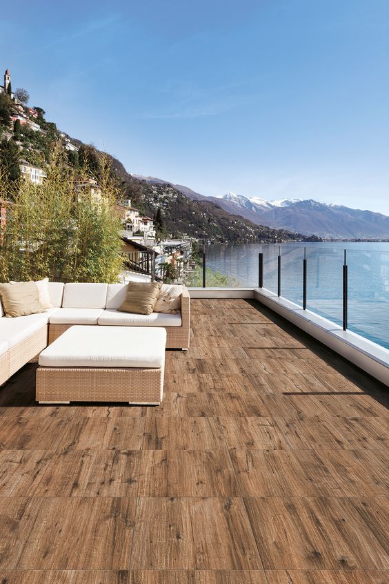 Esterni in gr&egrave;s effetto legno