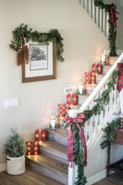 decorare la scala per natale