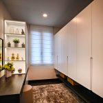 Come organizzare la cabina armadio