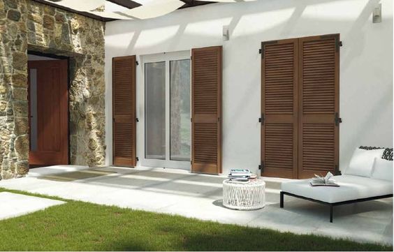 casa moderna con giardino