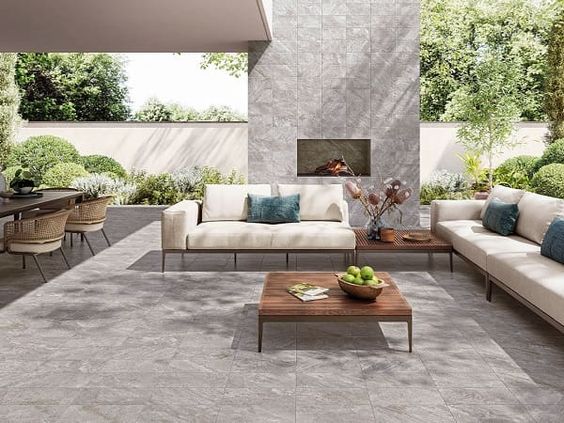 Veranda esterna piastrellata in gres porcellanato