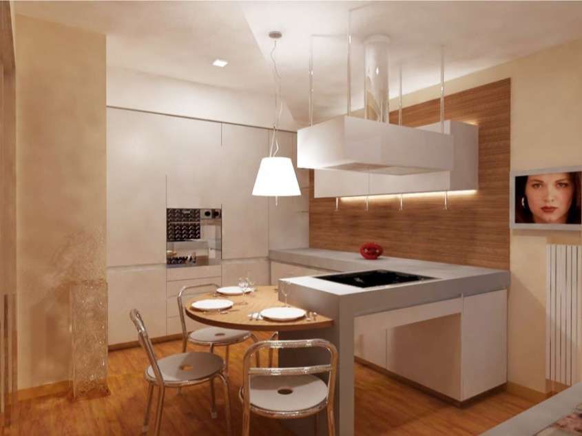 Cucina con penisola e tavolo