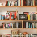 Libreria a parete in legno