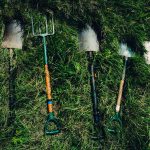 pulire gli attrezzi da giardino