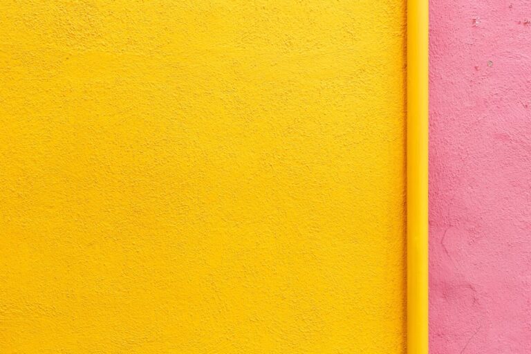 come pulire i muri di casa colorati