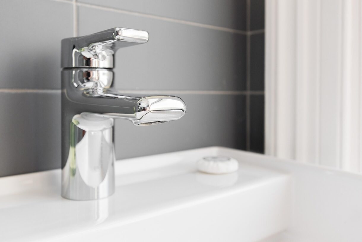 bathroom 8688132 1280