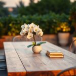 Set da pranzo per esterni: come orientarsi tra materiali e formati