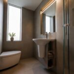 Bagno piccolo funzionale: layout, sanitari compatti e contenimento verticale