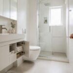 Bagno piccolo: guida a layout salvaspazio e sanitari sospesi