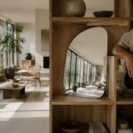 Come ampliare visivamente il soggiorno con layout, colori e specchi