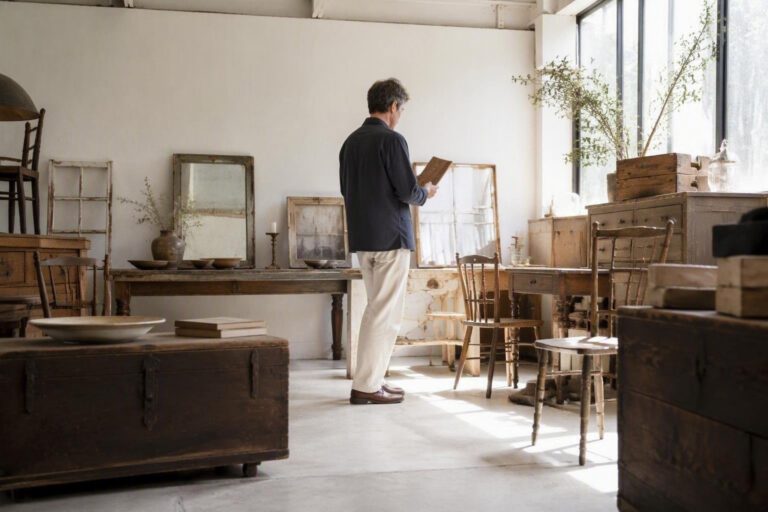 Come riconoscere arredi vintage autentici: materiali, patina e provenienza