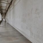Come rinfrescare le pareti senza tinteggiare: tecniche di pulizia a secco e velatura