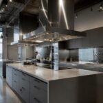 Cucina fresca: ventilazione mirata, cappe efficaci e materiali durevoli