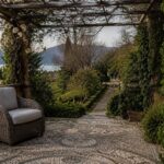 Idee per arredare terrazzi e giardini con materiali resistenti e design moderno