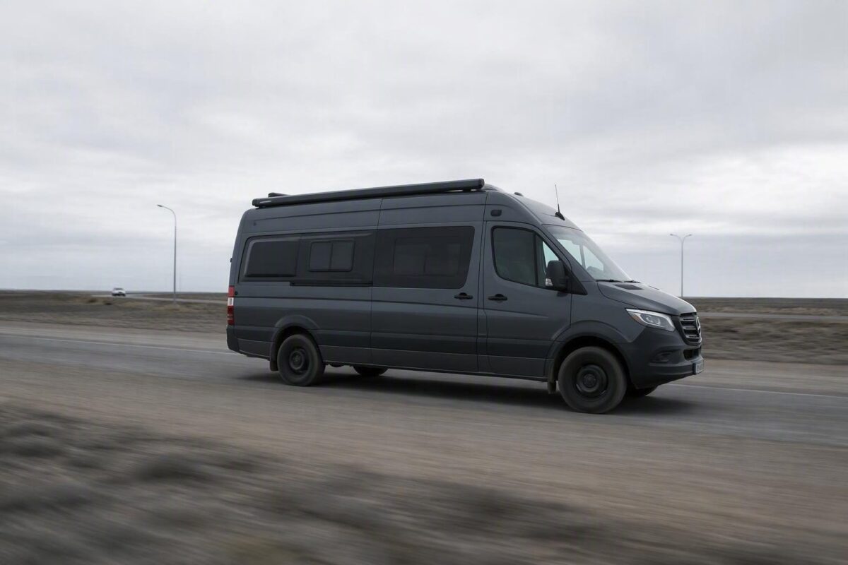 Adonis e Hercules: camper premium sotto i 6 m con bagno di design