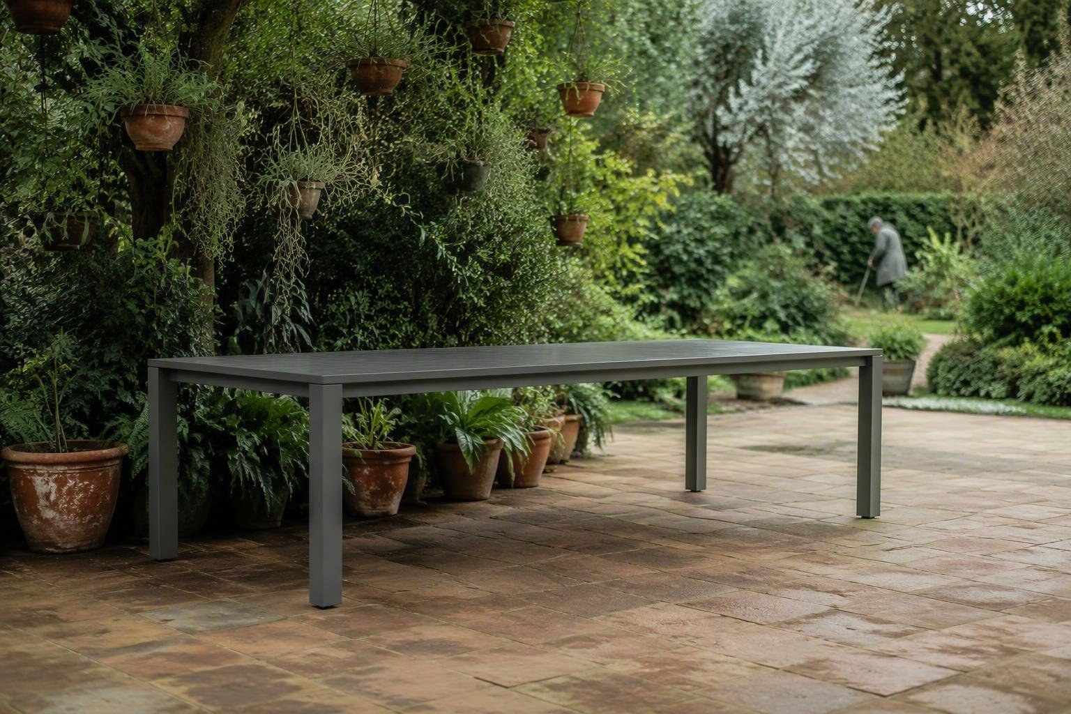 Alvaro: Il Tavolo in Alluminio per Giardini e Terrazze