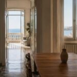 Casa di Diane e Giacomo: tra Genova e l’Indonesia, arredo in teak