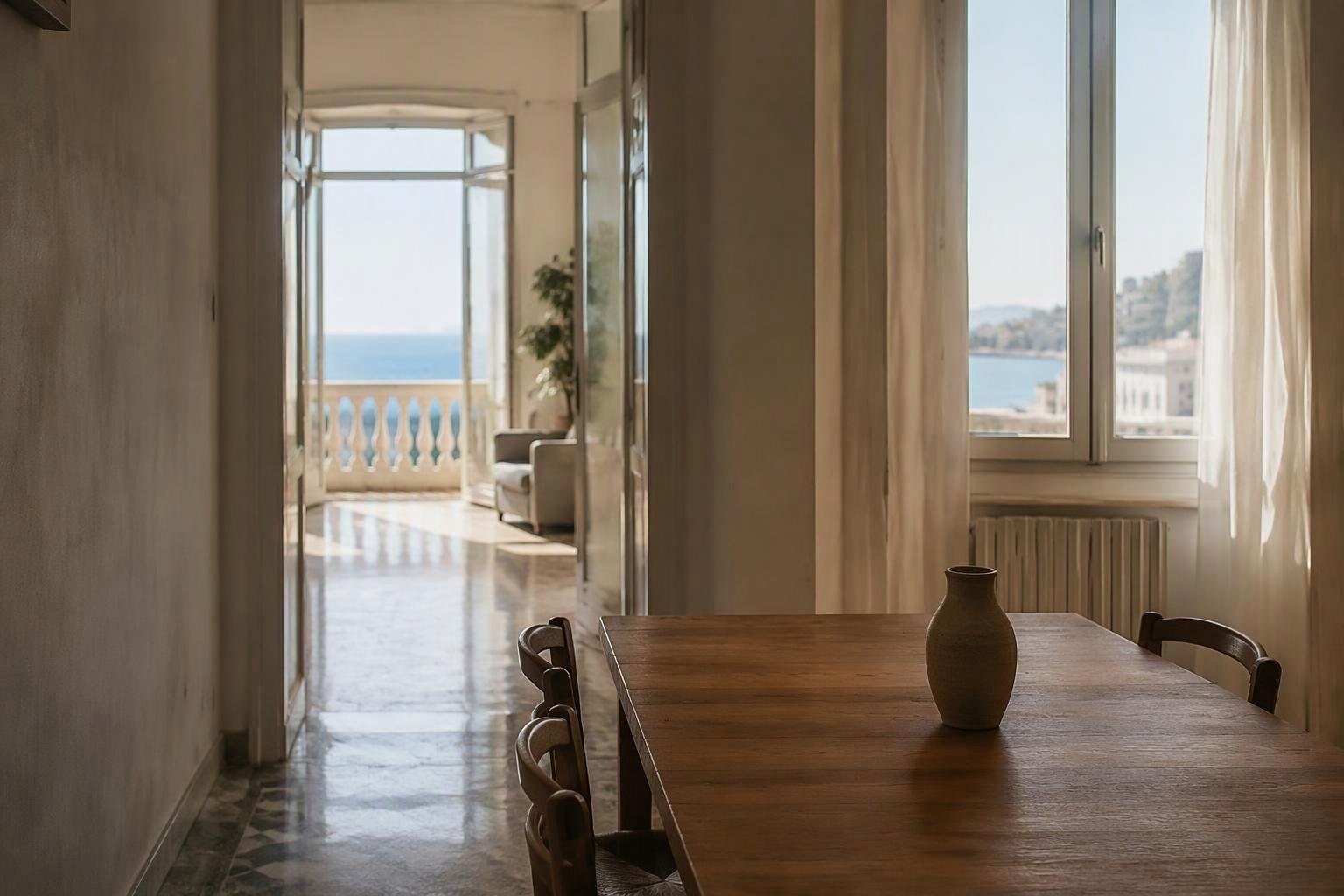 Casa di Diane e Giacomo: tra Genova e l’Indonesia, arredo in teak
