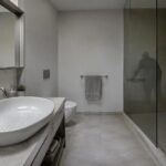 Progettare un bagno sicuro e bello per l’aging in place