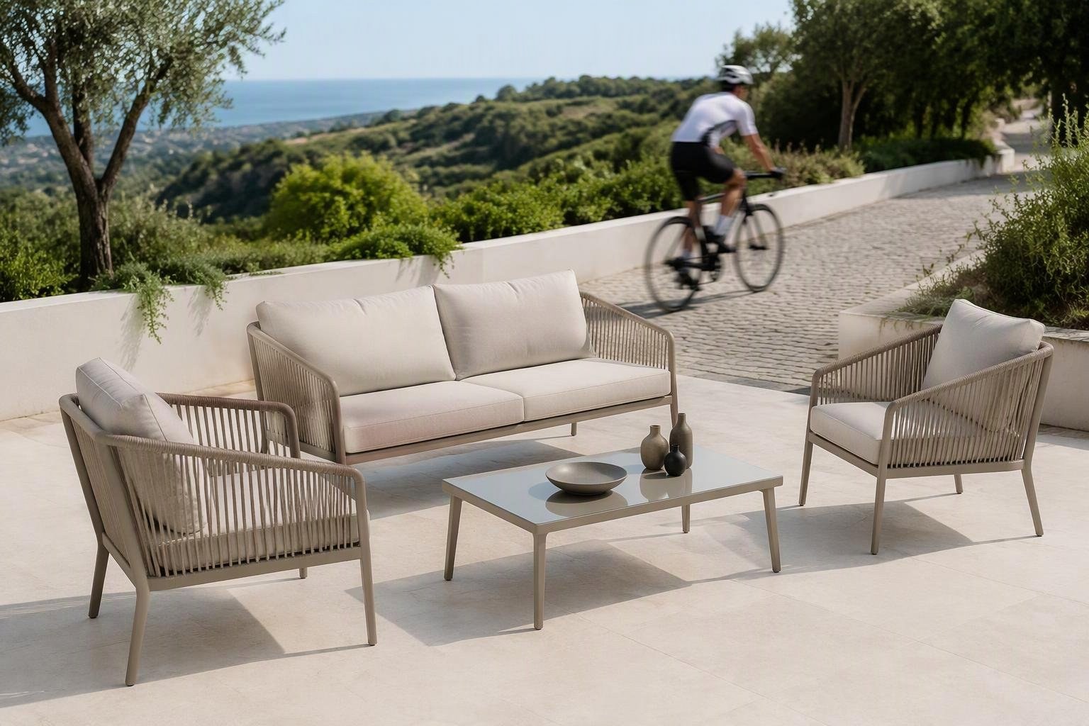 Arredo outdoor Ischia: divano, poltrone e tavolino di design