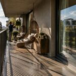 Balcone piccolo: soluzioni salvaspazio e vetrate leggere