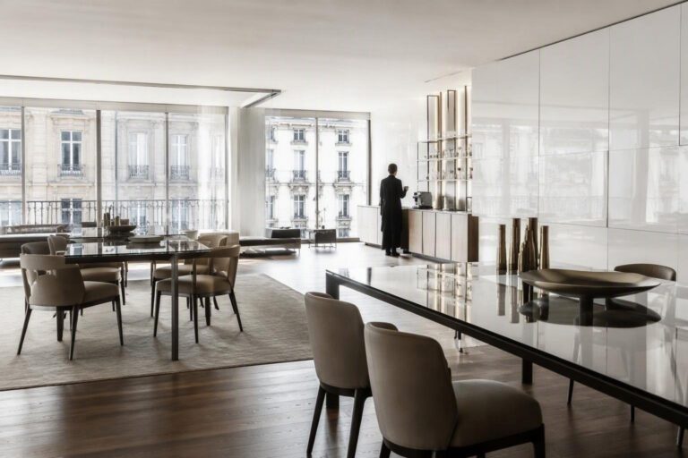 Showroom di lusso trasformati in caffè e ristoranti a Milano
