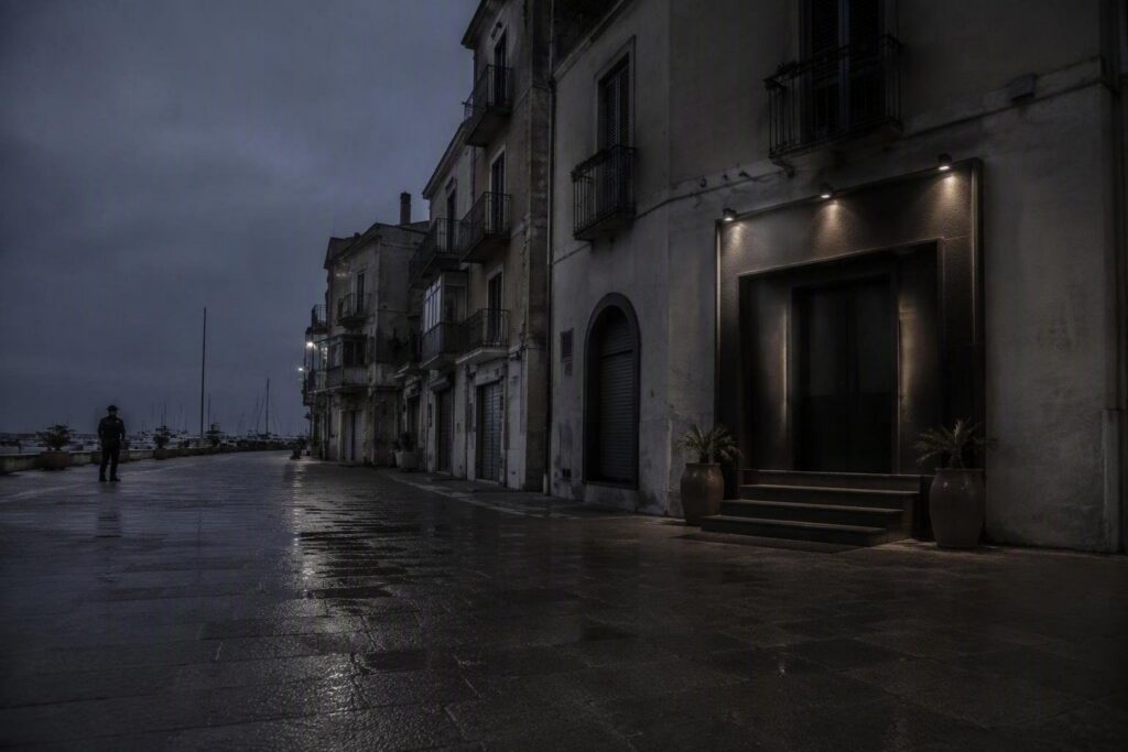 Crotone, fermato il responsabile di violenza sessuale e scoperta illegalità nella sicurezza del locale