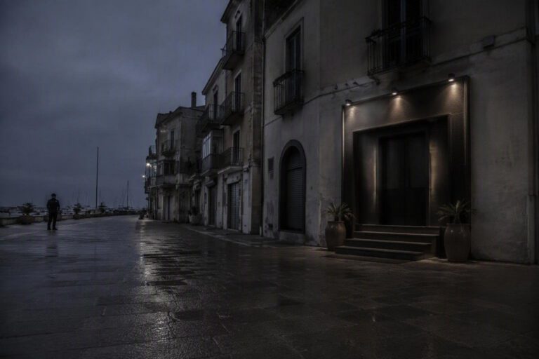 Crotone, fermato il responsabile di violenza sessuale e scoperta illegalità nella sicurezza del locale