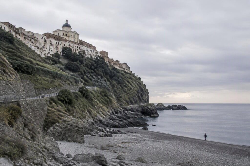 M5S lancia la prima Summer School in Calabria per trattenere i giovani