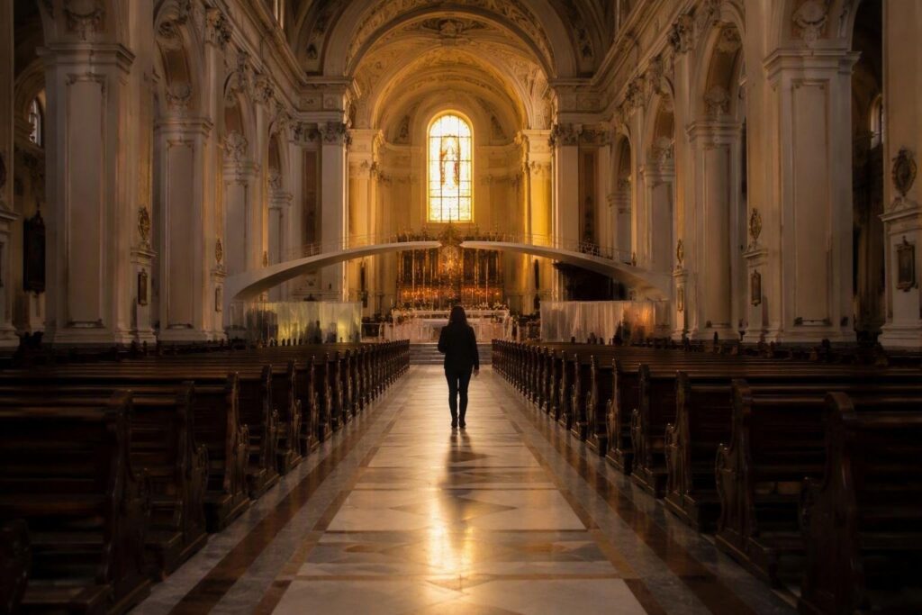 Moda lametina: sfilata di Tiziana Vescio sul sagrato del Duomo
