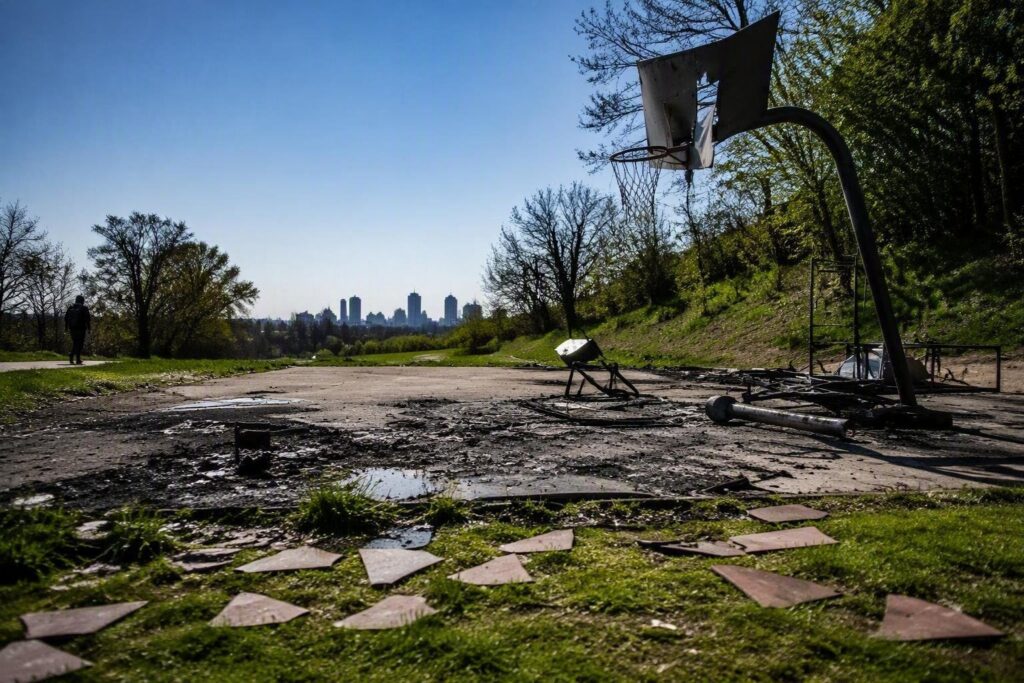 Parco Genziana: attacco vandalico distrugge impianti sportivi nel quartiere Mater Domini